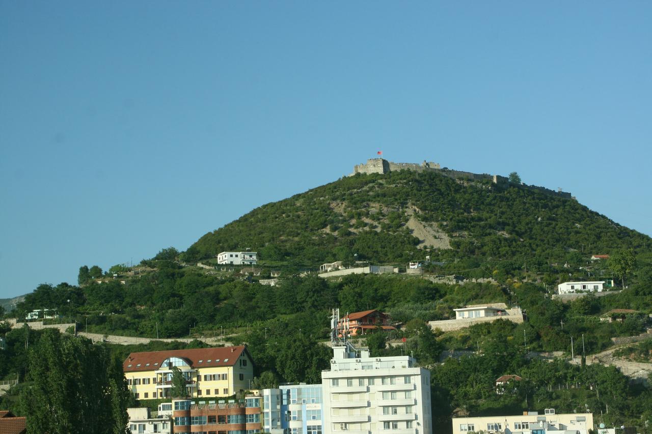 Hotel Siklad Lezhë 外观 照片